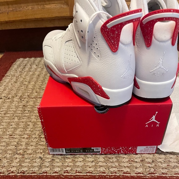 Air Jordan Retro 6 Red Oreo main image 5
